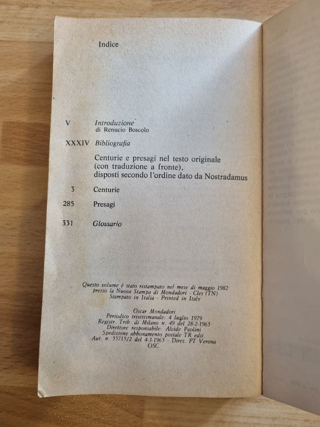 libro Nostradamus centurie e presagi