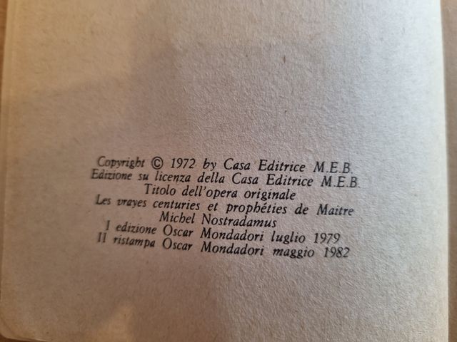 libro Nostradamus centurie e presagi