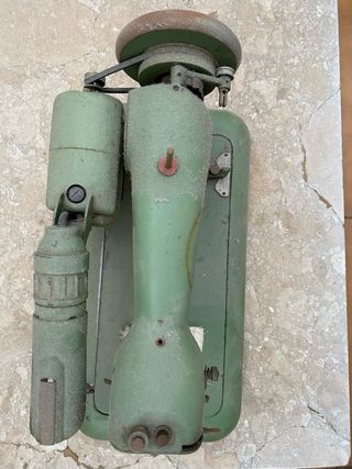 Máquina de coser antigua alemana marca ANGELA