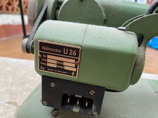 Máquina de coser antigua alemana marca ANGELA