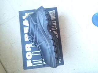 Zapatos  de seguridad nuevos