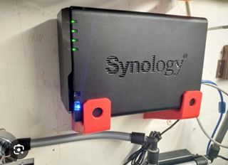 Ds723+ escuadra para colgar