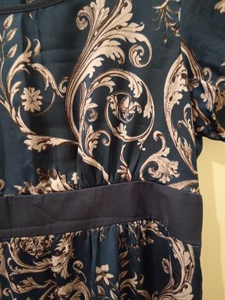 Vestito leggero stile impero.