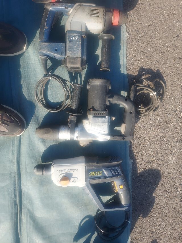 Se venden martillos  i taladros