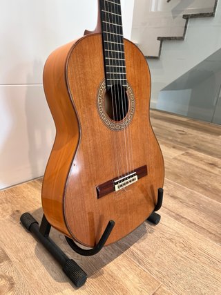 GUITARRA VALERIANO BERNAL