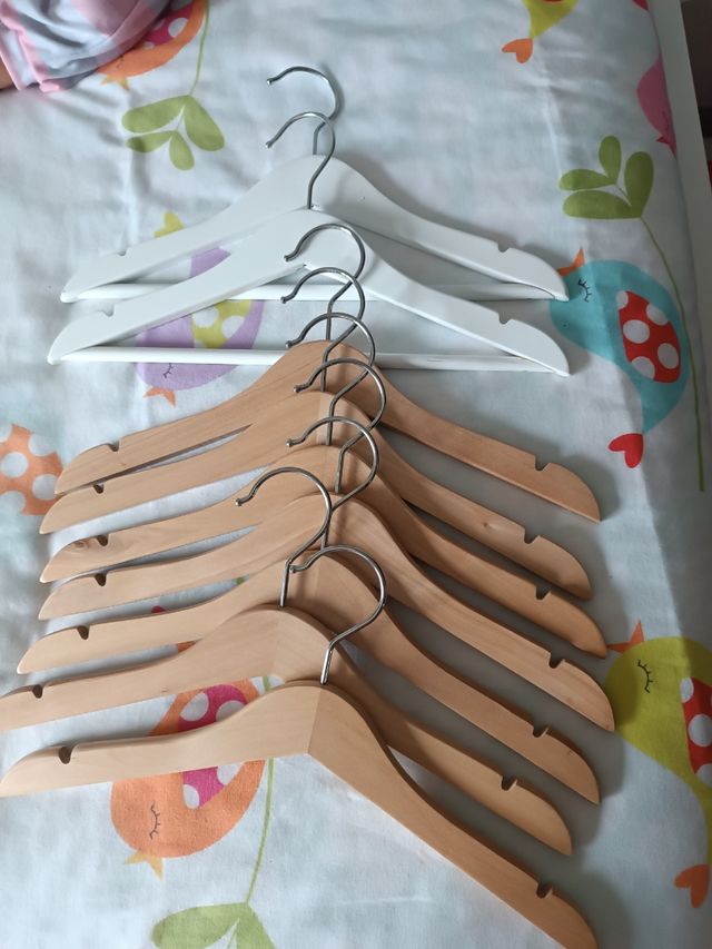 Perchas de madera infantiles