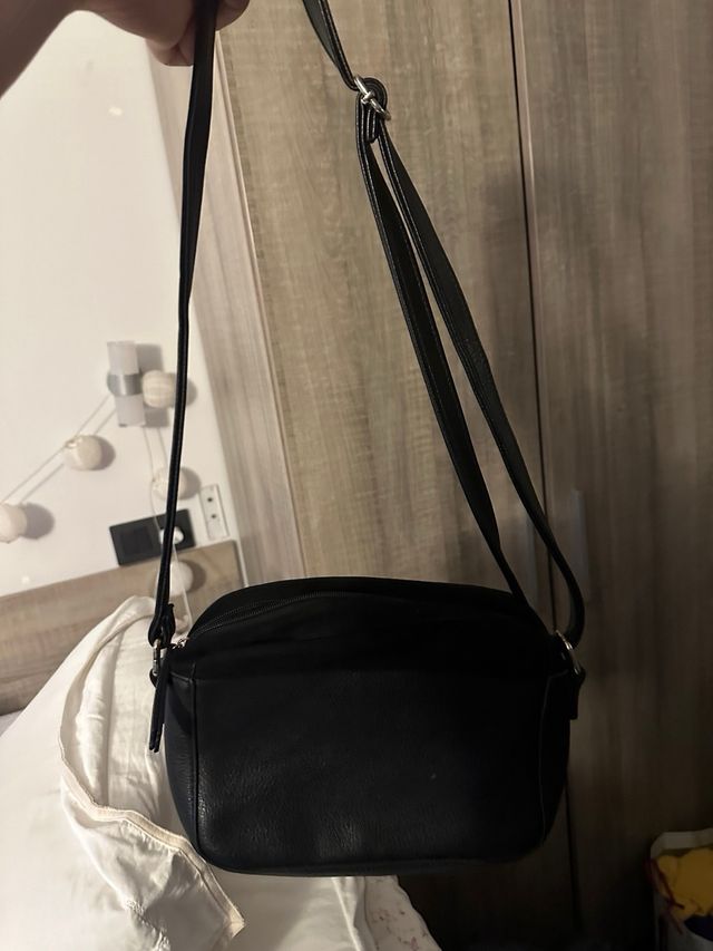 bolso negro pequeño tachuelas y terciopelo