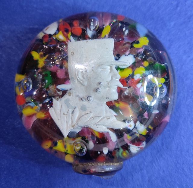 Pisapapeles de cristal