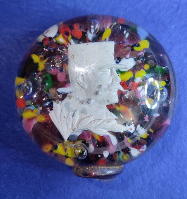 Pisapapeles de cristal