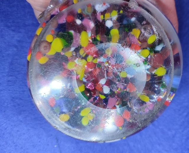 Pisapapeles de cristal