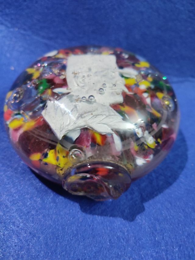 Pisapapeles de cristal