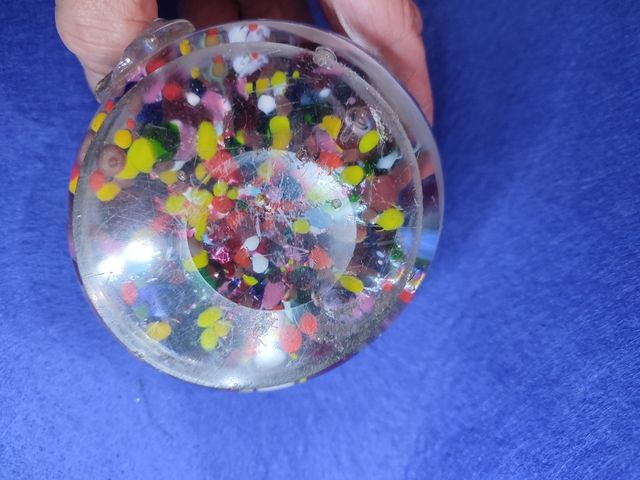 Pisapapeles de cristal