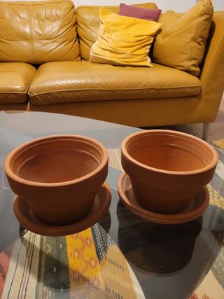 2 pequeñas machetas de barro