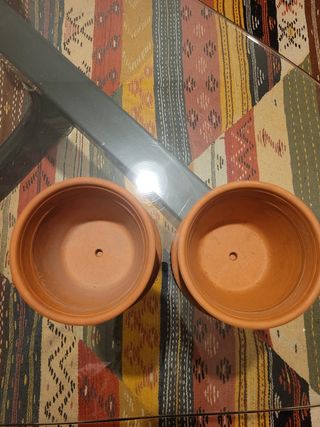 2 pequeñas machetas de barro