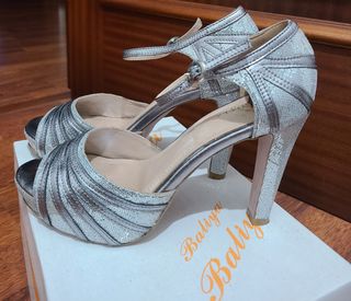 sandalias plateadas