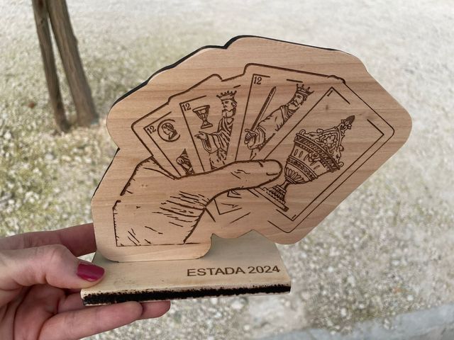 Trofeo in carta inciso su legno