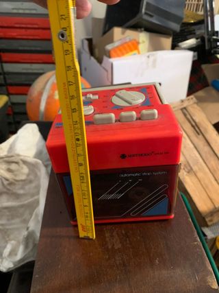 Radio mangiacassette rossa vintage