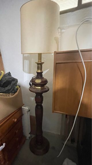 Lampara madera con pie