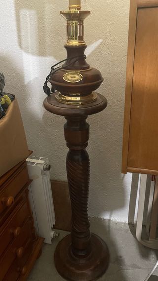 Lampara madera con pie