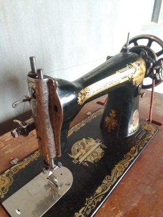 Maquina de coser SIGNER