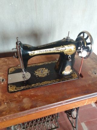 Maquina de coser SIGNER