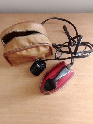Bonita plancha de viaje vintage.Perfecto estado