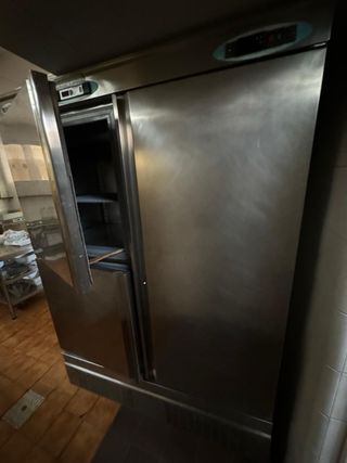 Nevera vertical cocina restaurante / hotel