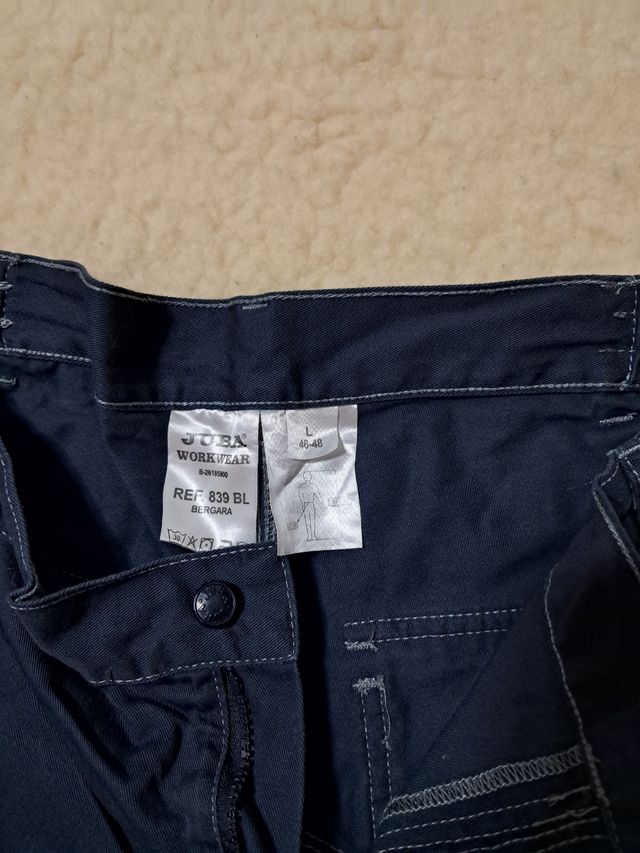 Tres Pantalónes de trabajo