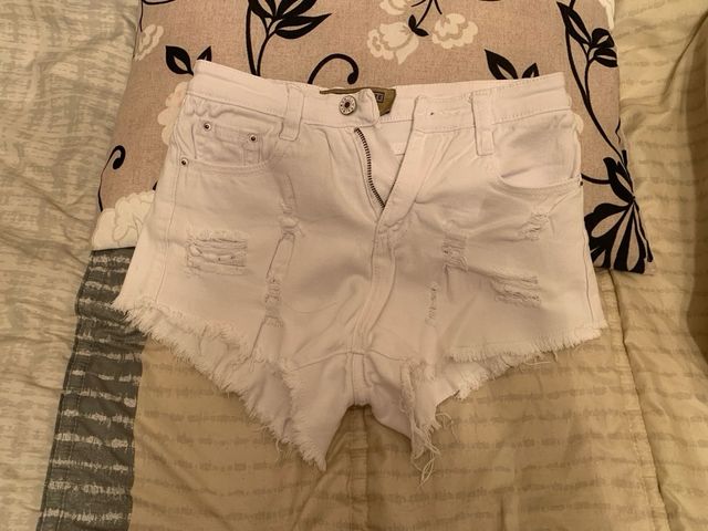 Calções jeans esbranquiçados