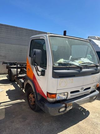 74 DESPIECE COMPLETO NISSAN CABSTAR 2004