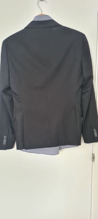 Traje negro ZARA y 2 camisas