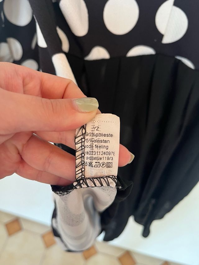 Vestito con trasparenza sul retro