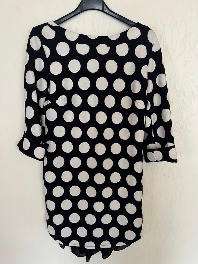 Vestito con trasparenza sul retro