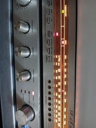 Equipo de música y bafles GRUNDIG extraplanos