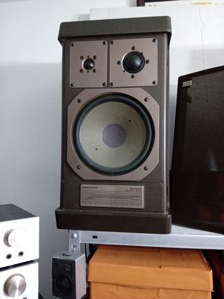 Equipo de música y bafles GRUNDIG extraplanos