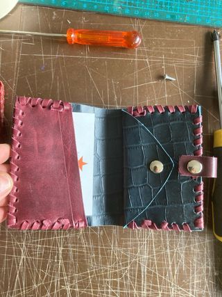 Cartera pequeña artesanal cuero