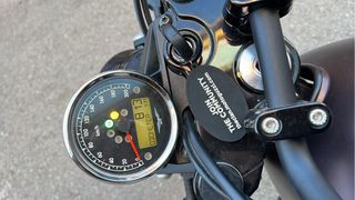 Moto guzzi V7 night pack