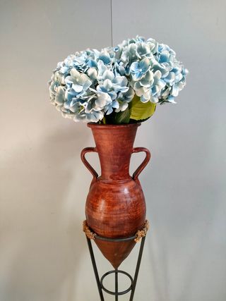 JARRÓN ÁNFORA CON PIE DE HIERRO FORJADO