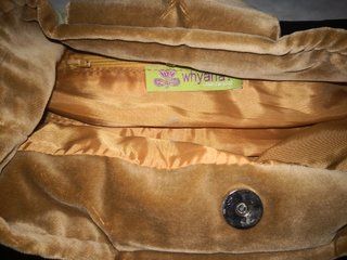 Bolso de mano multicolor marca whyana.