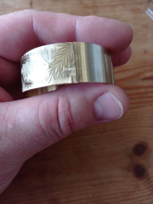 Bracciale largo in oro laminato