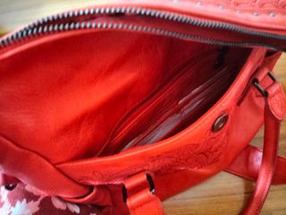 Bolso rojo desigual