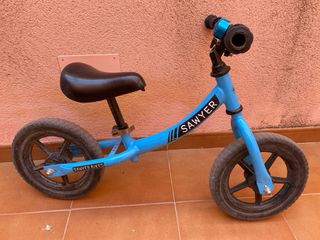 Bicicleta Sawyer sin pedales azul en buen estado,