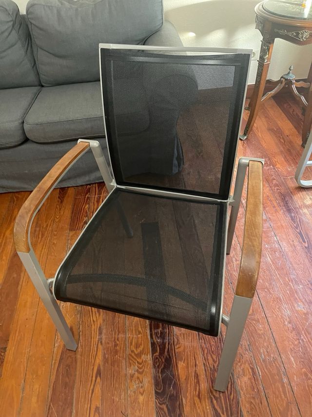 Vendo silla de aluminio y madera, muy comoda