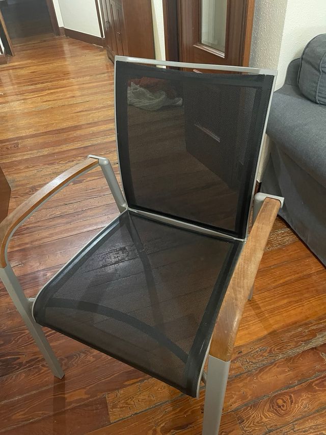 Vendo silla de aluminio y madera, muy comoda