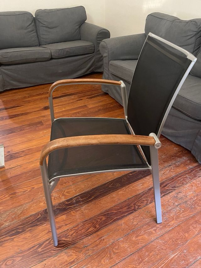 Vendo silla de aluminio y madera, muy comoda