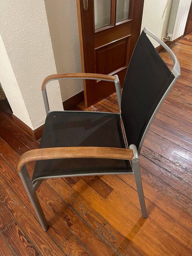 Vendo silla de aluminio y madera, muy comoda