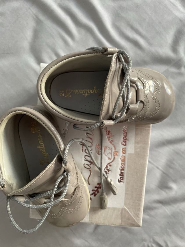 Zapato-botines ingles de charol gris talla 21