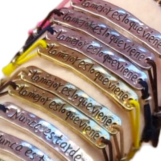 Lote 40 pulseras con chapa metálica grabada y goma
