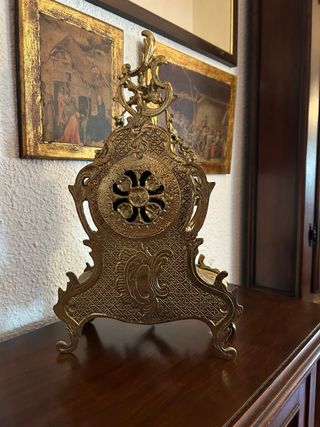 Reloj antiguo en metal