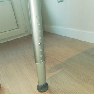 Etac Swift. asiento de inodoro elevado